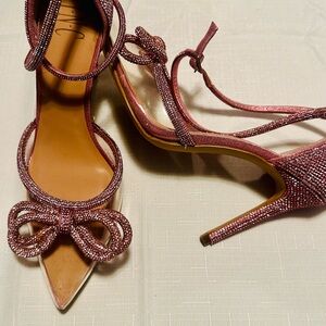 Literally THE PERFECT SHOE! Gorgeous PINK Crystal and Clear INC Shoes. Stunning